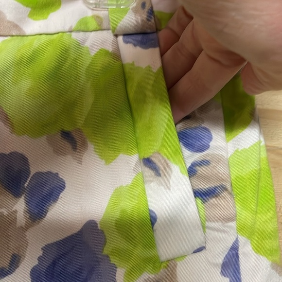 J. Crew Stretch size 6 Blue and Green Floral Mid-rise 3.5” Shorts with Pockets - Picture 3 of 8